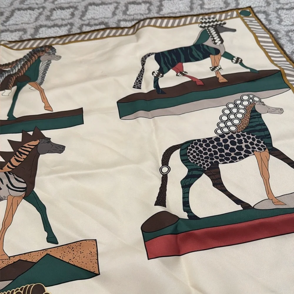 Stunning 90 Hermes scarf in silk - Picture 4 of 6